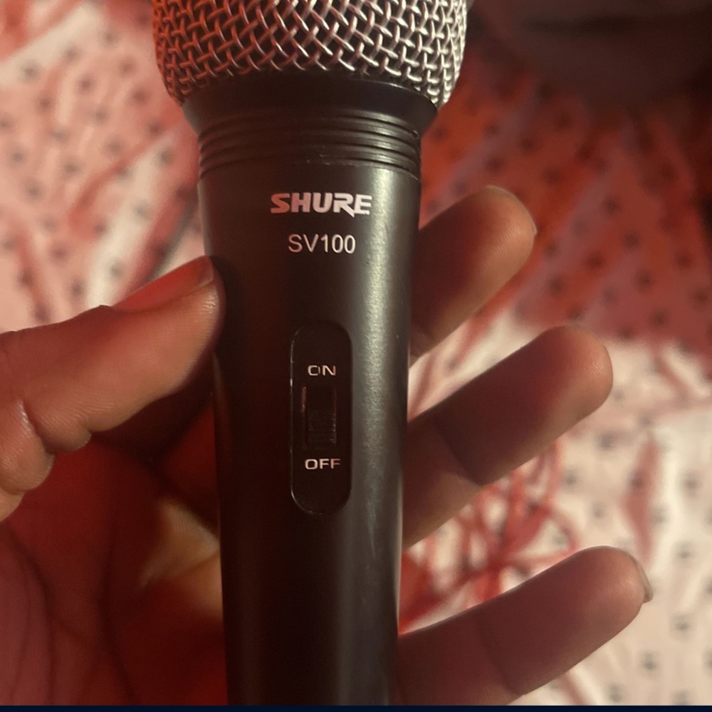 4 stereo mics , popper for studio and a male wired for a Focusrite